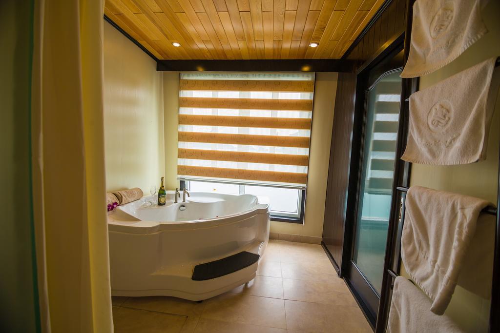 Dragon Legend Cruise Hotel Hạ Long-öböl Szoba fotó