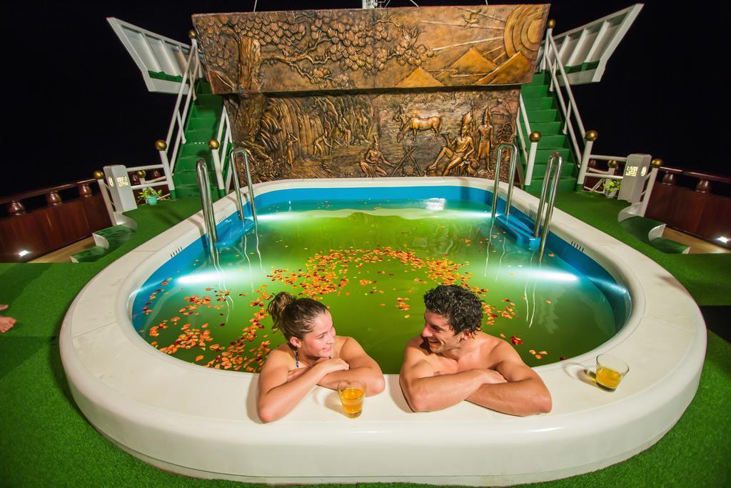 Dragon Legend Cruise Hotel Hạ Long-öböl Kültér fotó